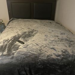 Queen Size frame mattress/box spring gamer chair Bunk bed twin/Full