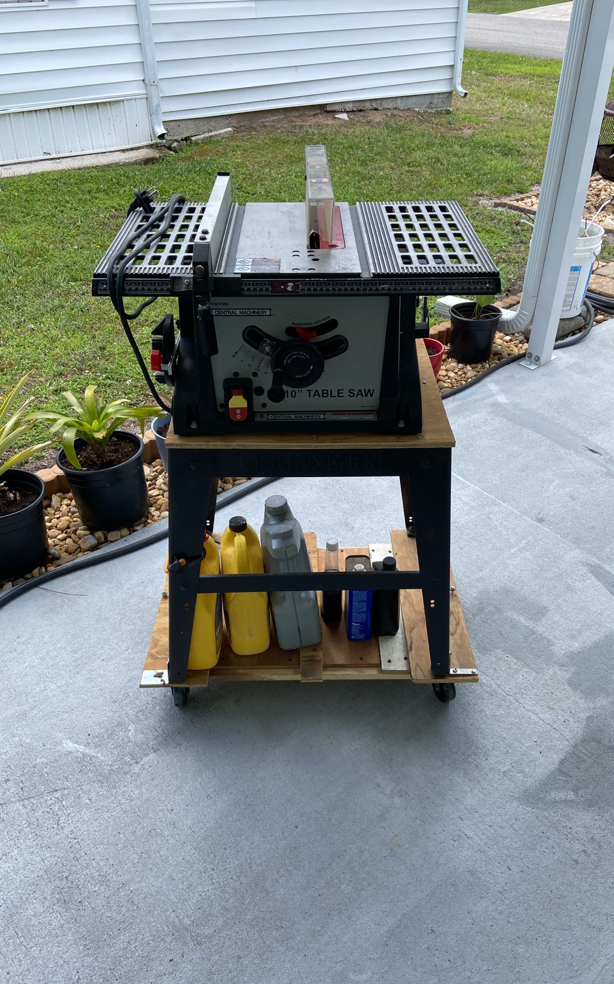 Table Saw With Wheel And Stan