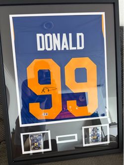 Signed Los Angeles Rams AARON DONALD JERSEY