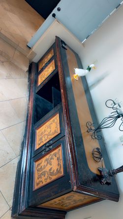 Solid Wood Lacquered Side Board/Buffet