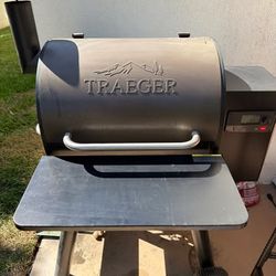 Traeger Pro 575 Pellet Grill with WiFIRE — Bronze