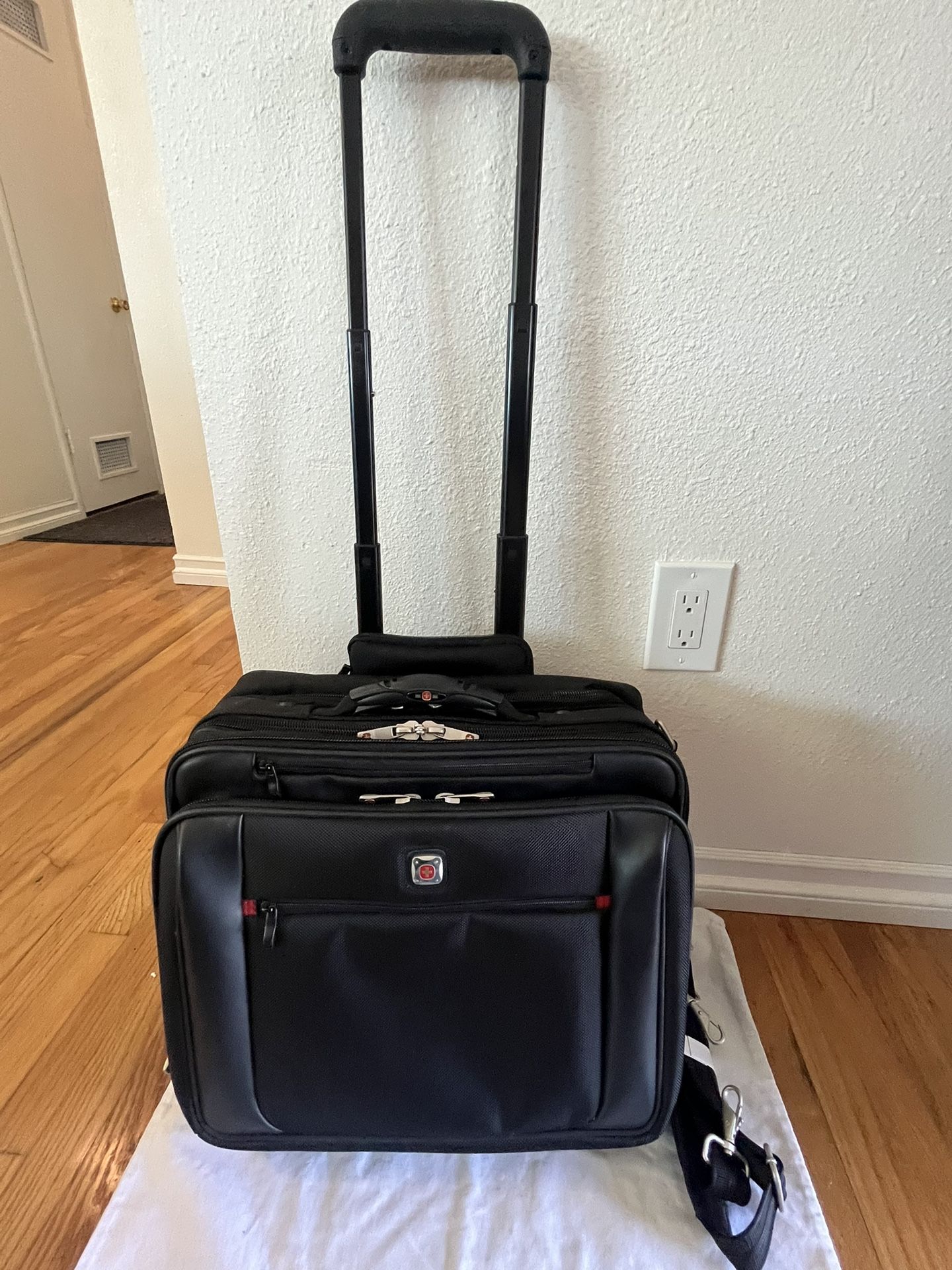 SwissGear By Wenger POTOMAC Rolling Case NWOT
