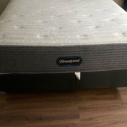 Beautyrest Queen Mattress & box springs 