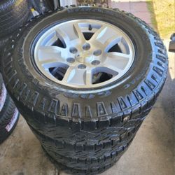 17's STOCK Rims And Tires  Rim's chevy Silverado/Tahoe/Suburban/GMC/YUCON /     ALL MATCHING GOODYEAR WRANGLER Tires  6 lugs  17 inch rims


Fits:  Ch