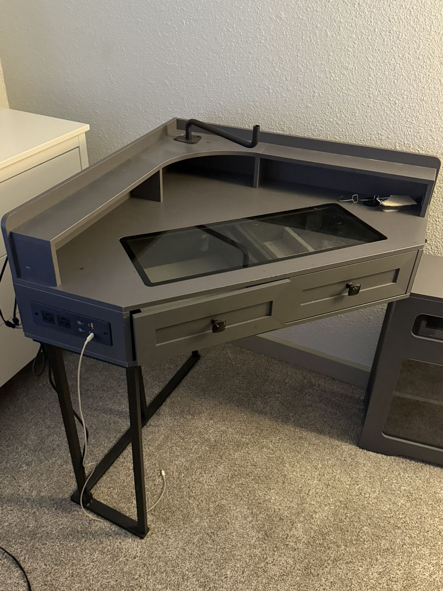 Corner Vanity With Mirror