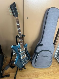 Airline 59 3P DLX Love guitar with case and strap