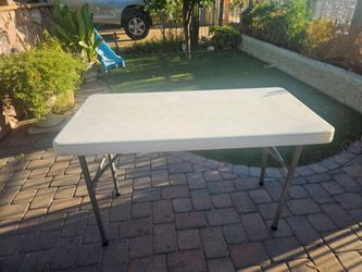 Lifetime 4 ft table