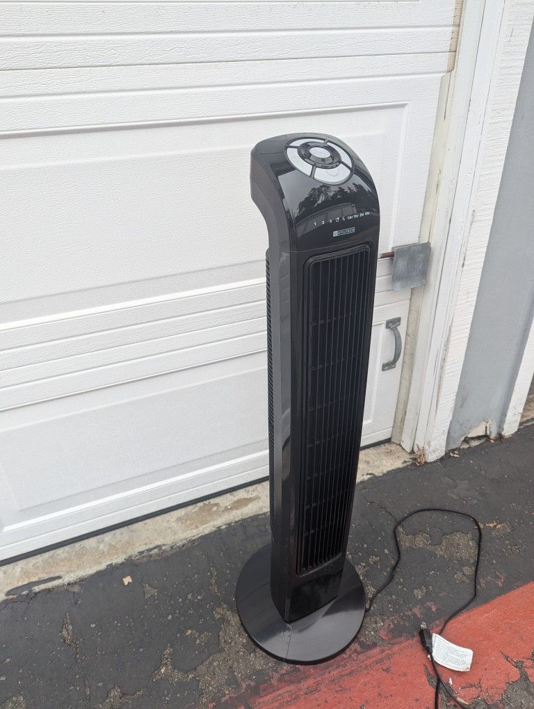 Oscillating Fan, 3 Speeds