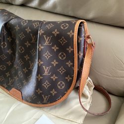 Louis Vuitton, Bags, Price Drop Beautiful Delightful Pm Lv Bag Good  Condition