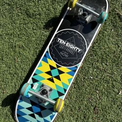 TEN -EIGHTY 10180 SKATEBOARD SIZE USED Geometric DESIGN