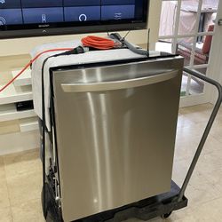 LG DISHWASHER IN EXCELLENT WORKING CONDITION  - everything Works Perfectly 