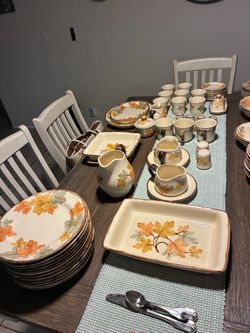 Vintage Franciscan OCTOBER pattern featuring an autumn maple leaf pattern