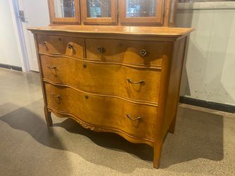 Vintage Serpentine 4-Drawer Dresser