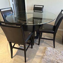 Round Dining Table With Chairs 