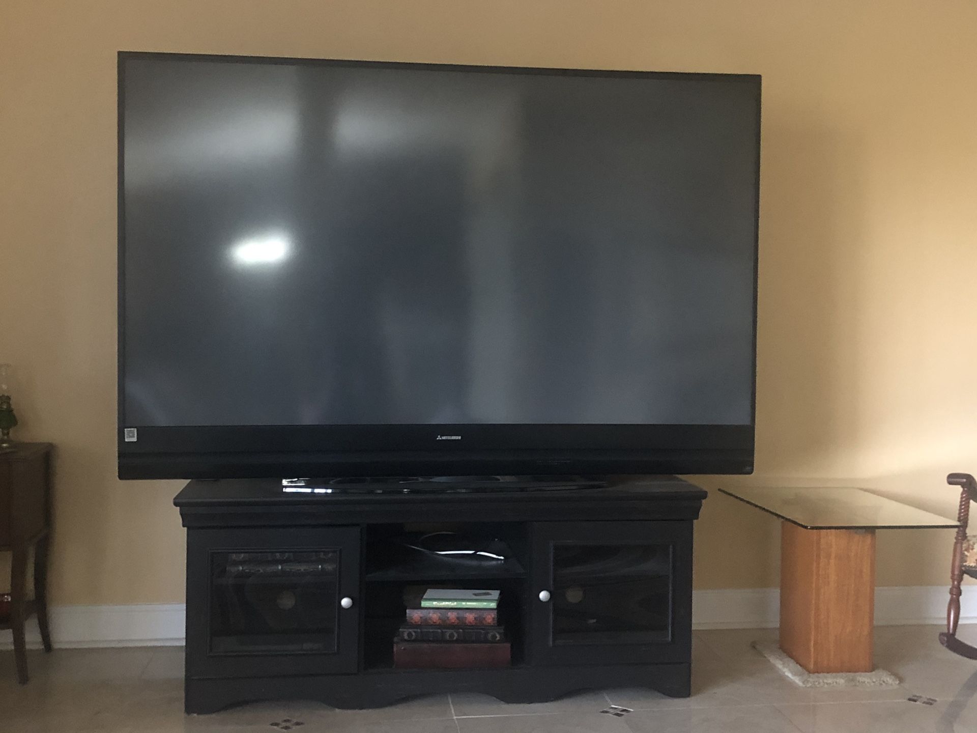Mitsubishi 60 1080p DLP HDTV / Model# WD-60735 for Sale in Edmonds, WA