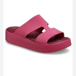 Brand New Crocs Dragonfruit Getaway Platform Toe Loop Sandals M9 W11