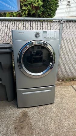 Frigidaire Affinity Front-Load Dryer with Pedestal💦