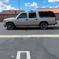 CHEVY SUBURBAN 1999