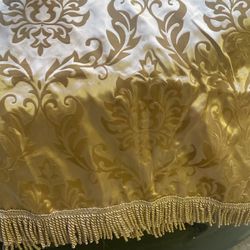 Table Runner Gold With tassels (2)