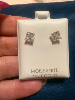 10kt gold Moissanite earrings