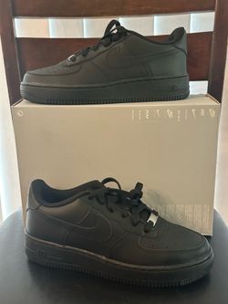 NEW NIKE AIR FORCE 1 LE (GS) Sz 6Y / WMNS Sz 7.5 Black Sneakers