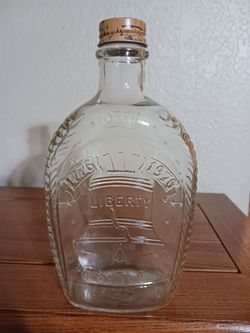 1776 BICENTENNIAL LOG CABIN SYRUP BOTTLE WITH REMOVABLE TOP