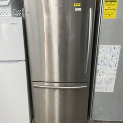 Hisense Bottom Freezer In Stainless Steel Open Box Coubter Depth