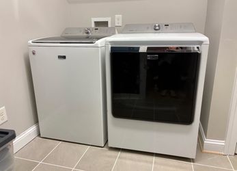 Maytag Bravos XL Washer and Dryer set