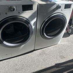 WHITE KENMORE WASHER DRYER SET FRONTAL
