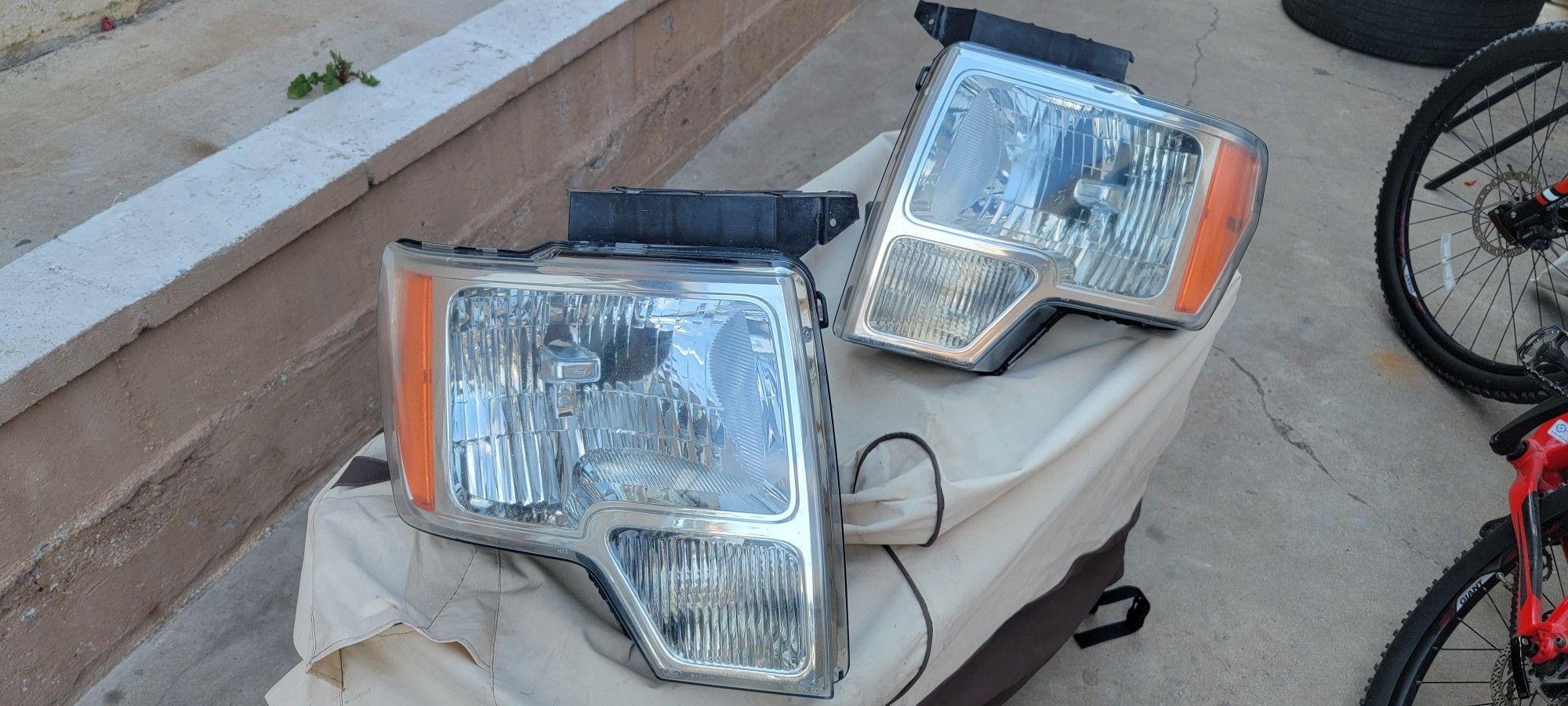 Ford F-150 Headlights Headlamps 2009-2014