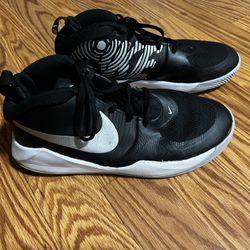 Like New Nike Basketball Shoes Size 5.5