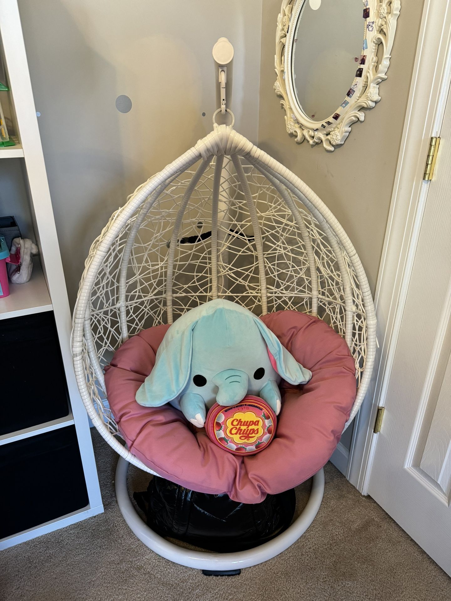 Children’s Swoon Pod/Egg Chair