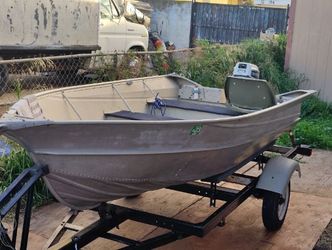 12 Ft Aluminum Boat (VALCRO) AS IS