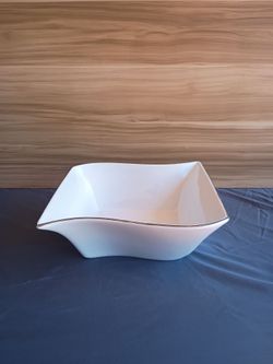 Bebe ceramic Square Serving Bowl with Gold Trim
