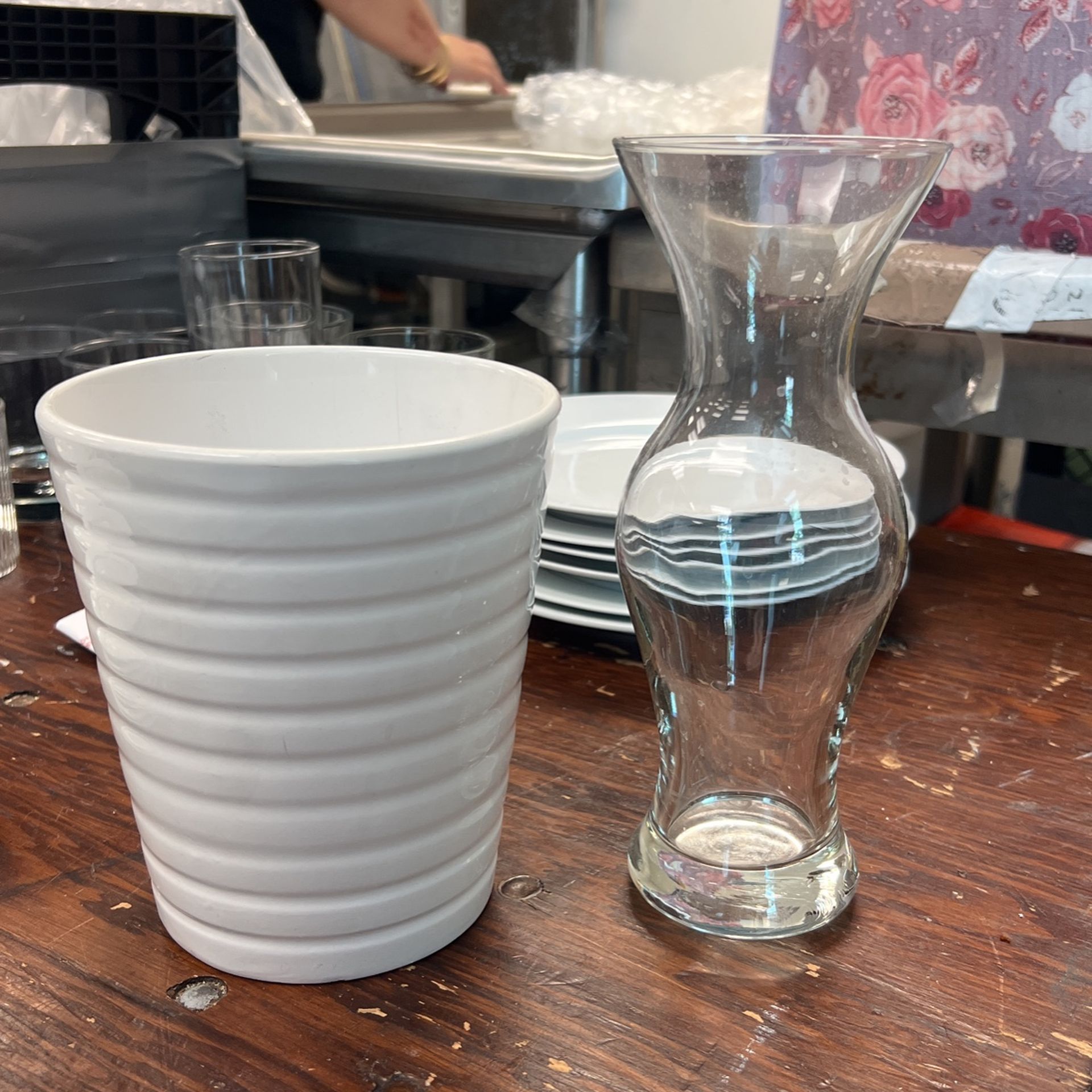 SET OF TWO FLOWER VASES