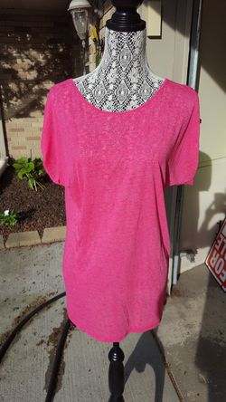 Short peek a boo sleeve top