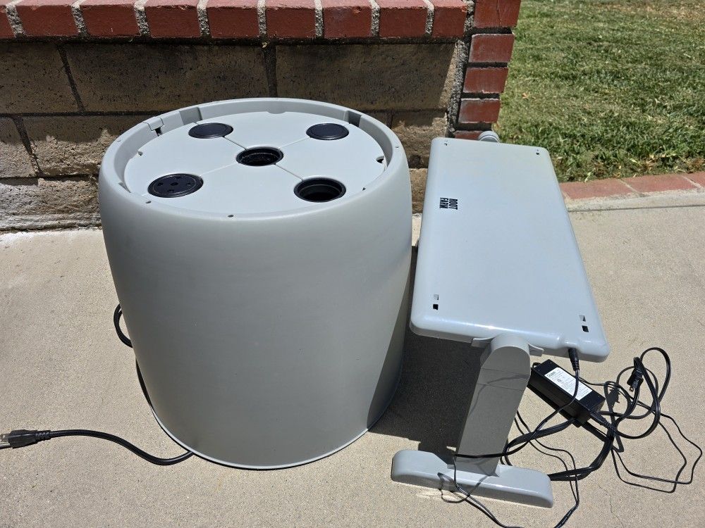 Root Farm Hydroponic Pot, Grow Light + Extras