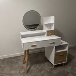 White Vanity With Mirror