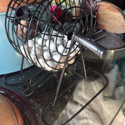 Mini Bingo Ball Spinner Pushes Balls Out 