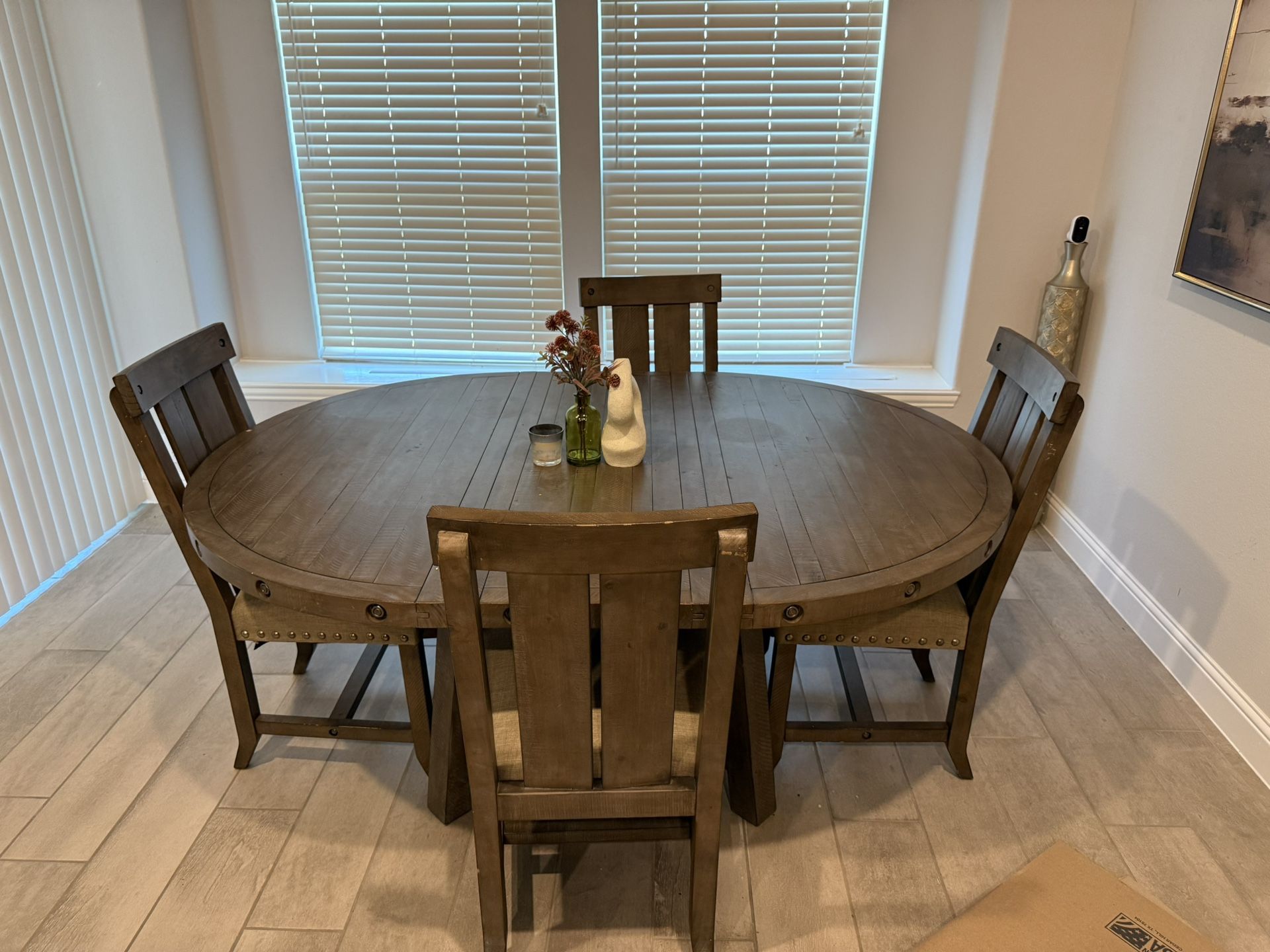 Breakfast table - Wood