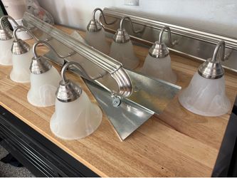 Bathroom light fixture