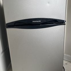 Free Frigidaire Mini Fridge/Freezer Needs Work