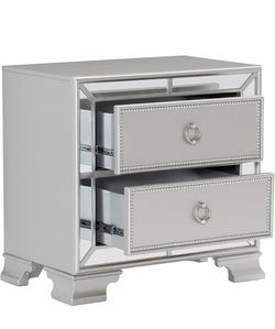 2 Mirror night stands