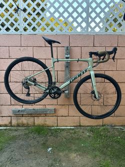 Giant Revolt carbon gravel bike