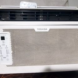 White Toshiba 6000 Rtu Window Air Conditioner  