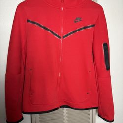 Red Nike tech fleece hoodie #fleecelife Great condition Big Kids- XL
