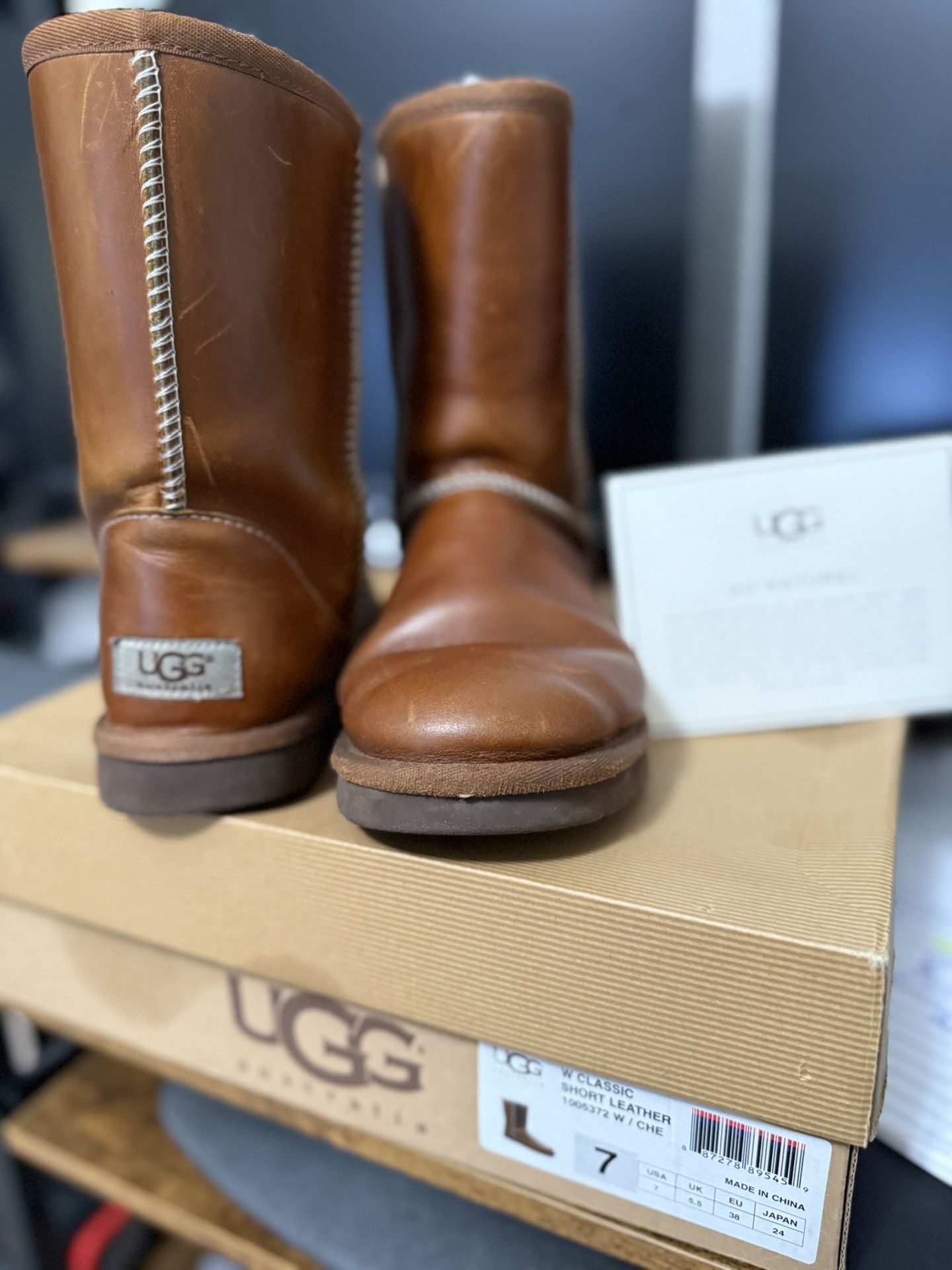 UGG LEATHER BOOTS