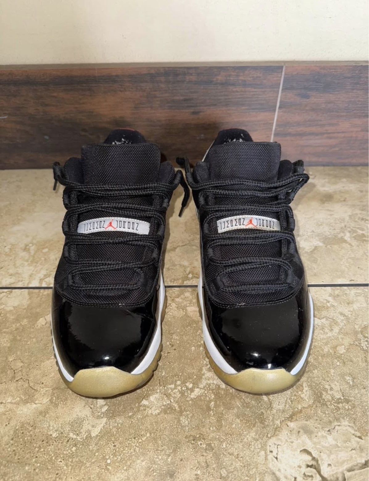 Jordan 11 Infrared ( Size 9.5 )