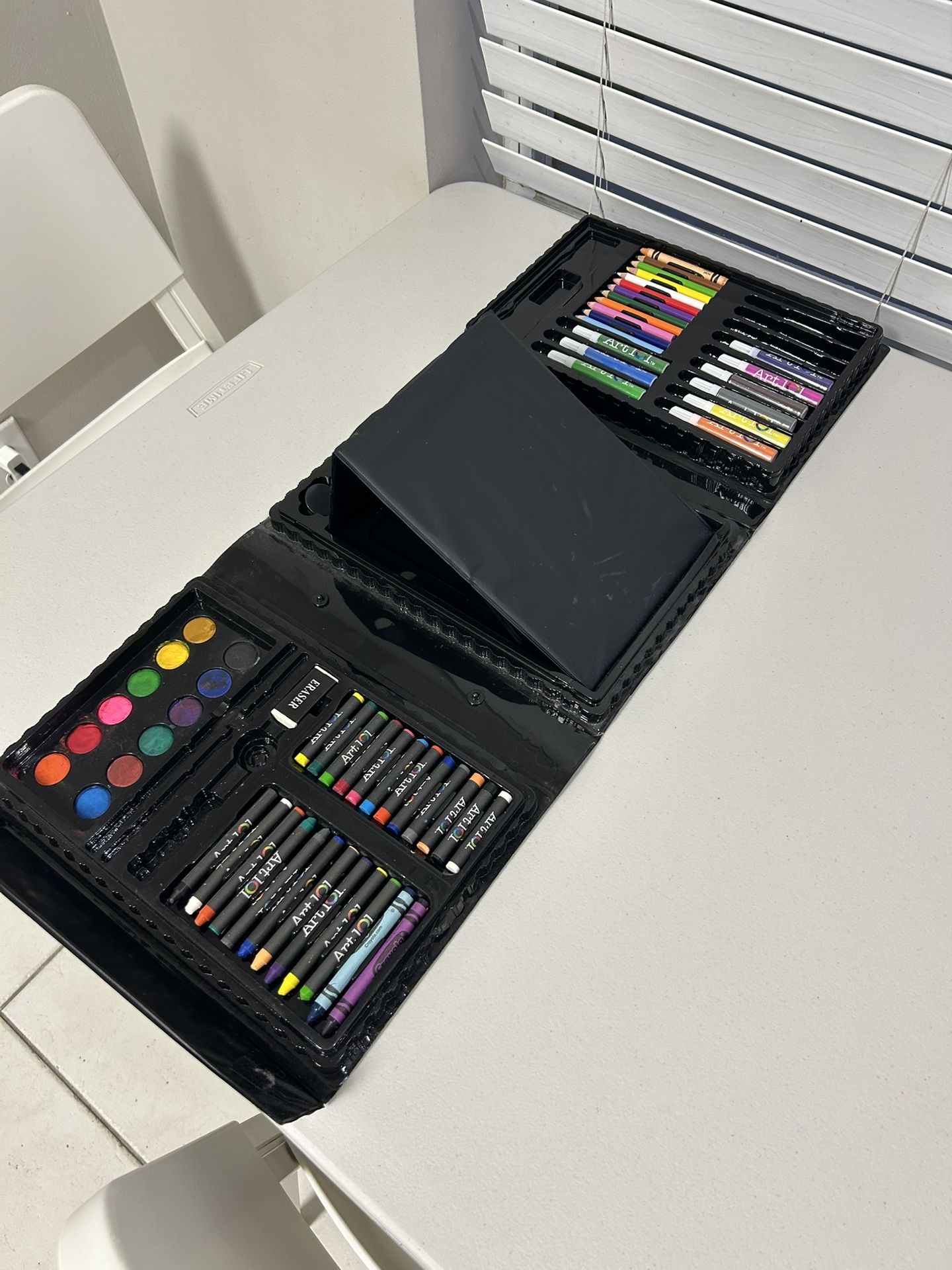 Art 101 Young Artist Trifold Art Set