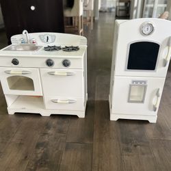 Melissa & Doug Toy Kitchen 